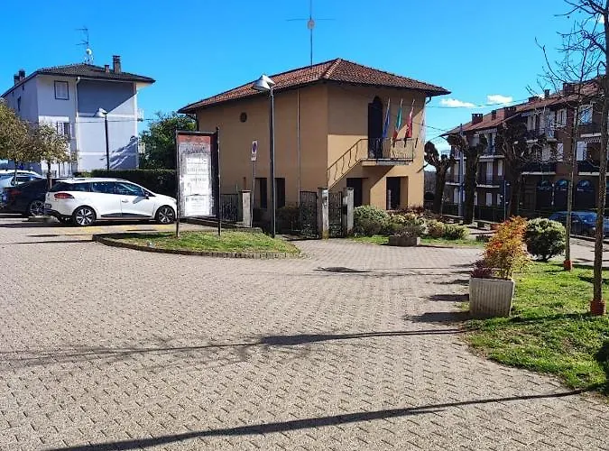 La Ginestra - Between And Mountains