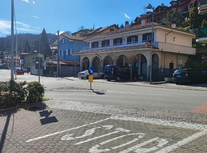 La Ginestra - Between And Mountains